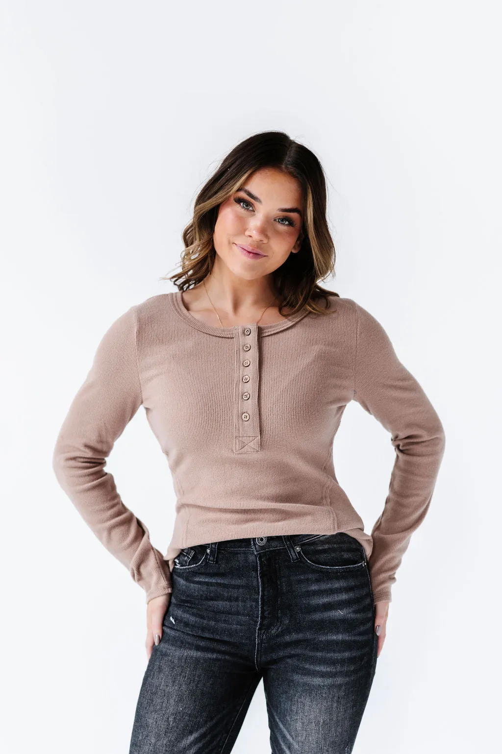 Grayson Long Sleeve Tee in Mocha